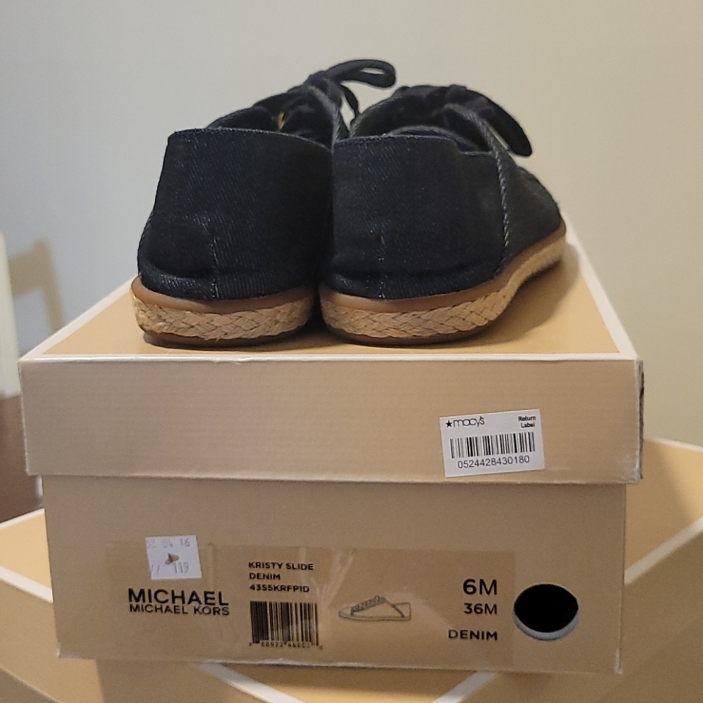 Michael Kors - Picture 2 of 4